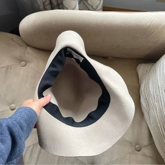 Alxiliary Aritzia Women's Cream Wool Hat - Picture 3 of 5